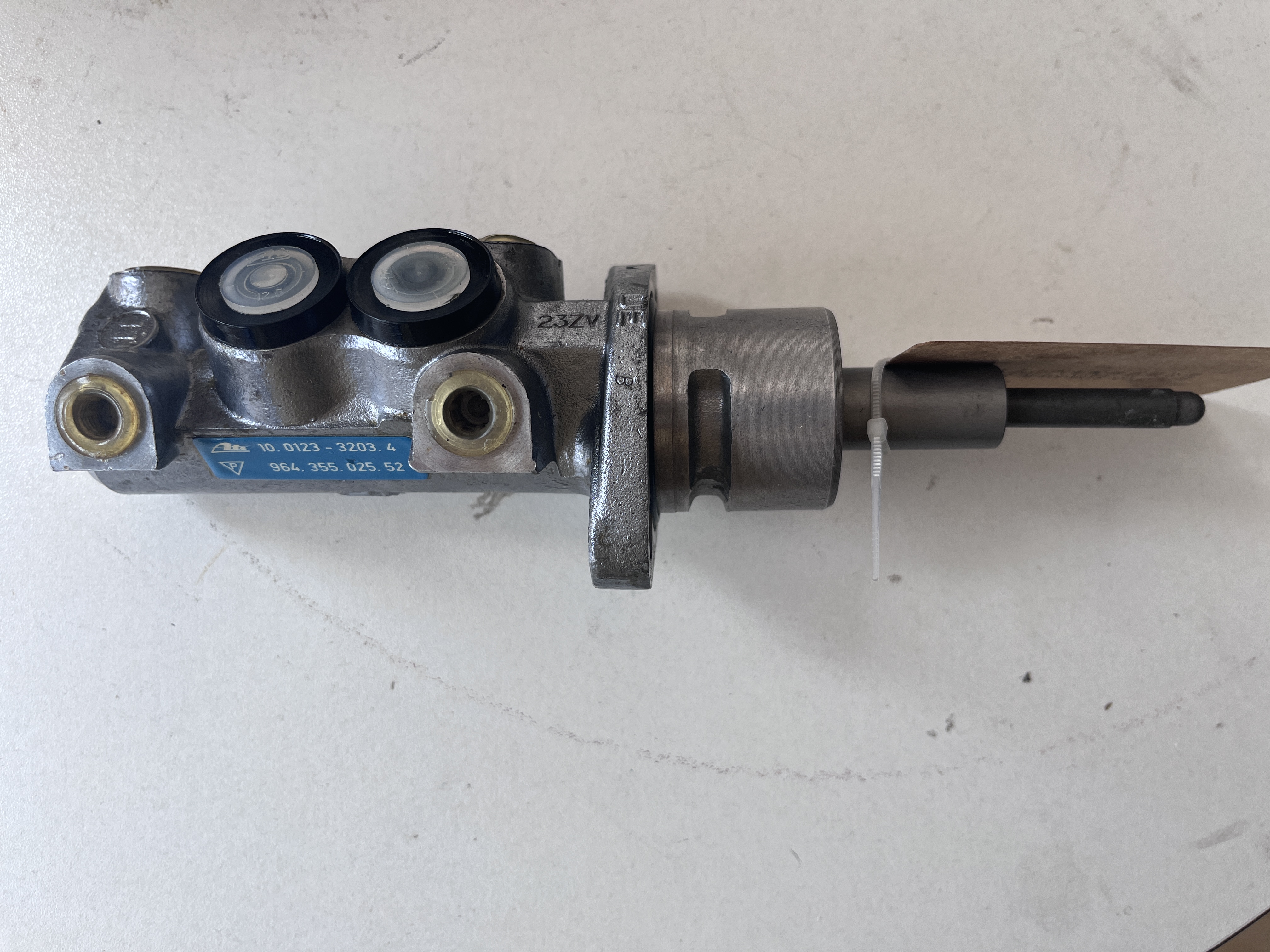 Parts Brake Master Cylinder 96435502552 for Porsche 911 964 C4